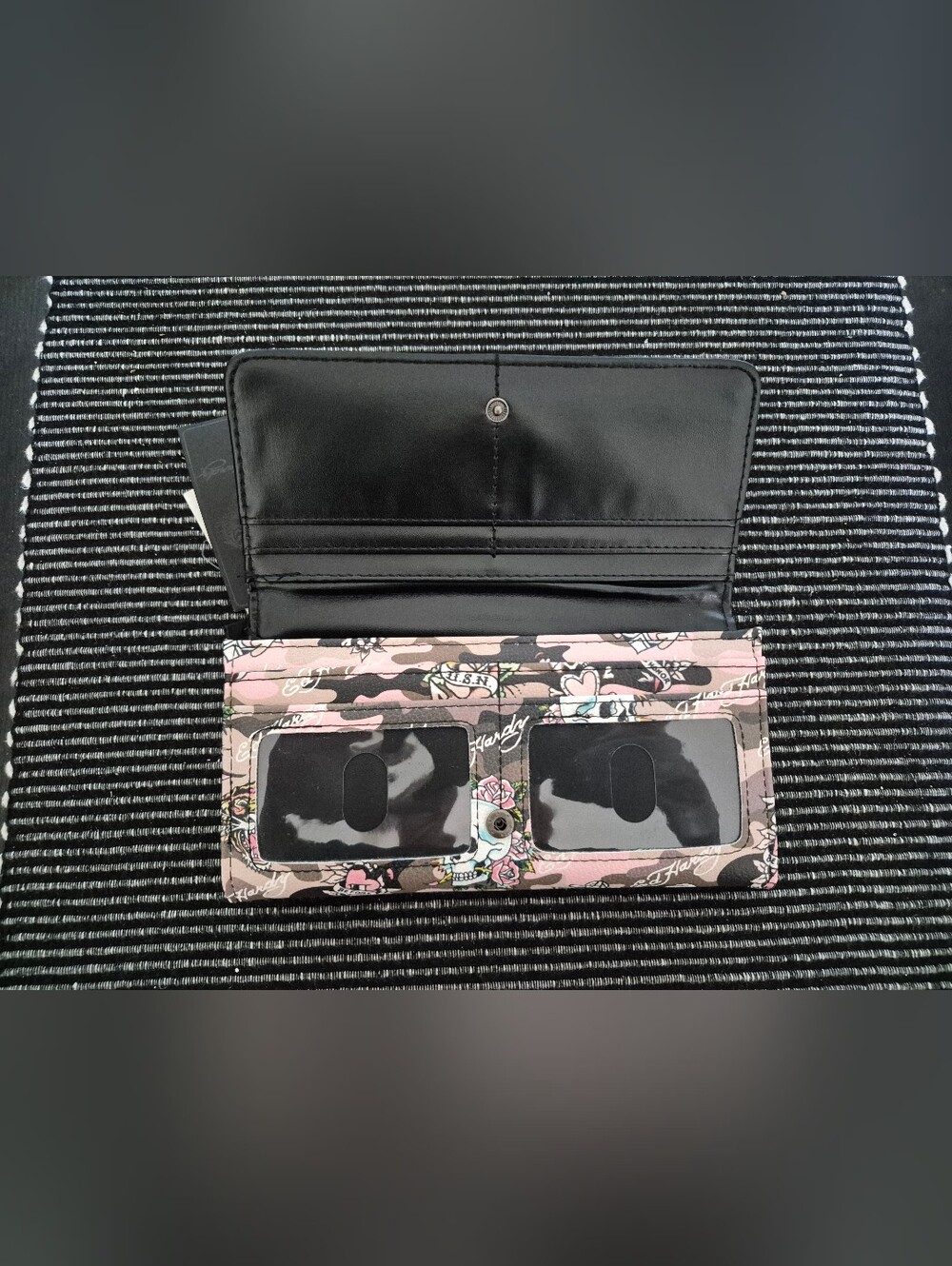 Ed Hardy Wallet - Picture 2 of 6